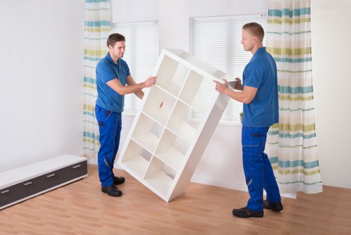 A local moving truck service for homes and offices across Notting Hill